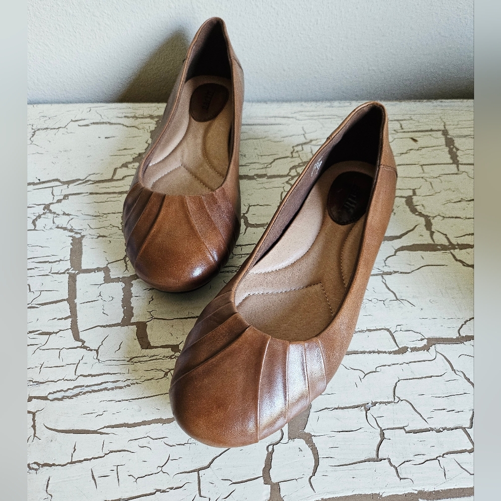 Earth Bellwether Ballet Flats 8D Wide Width Leather Excellent Condition